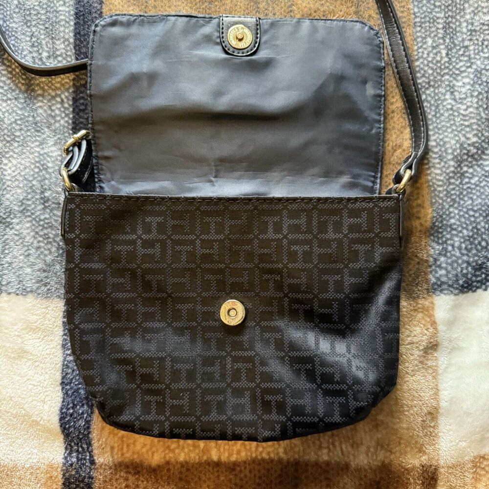 TOMMY HILFIGER Front Flap Crossbody Handbag Black with Logo - Picture 2 of 4